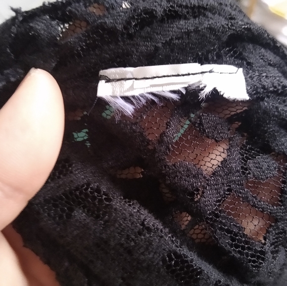 BANANA REPUBLIC Black Lace Top - Picture 6 of 6